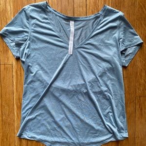 Lululemon tee